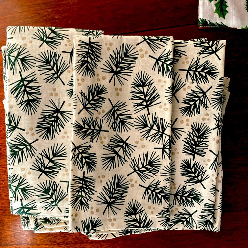 NEW 12-100% Cotton. Full Size Dinner Napkins.